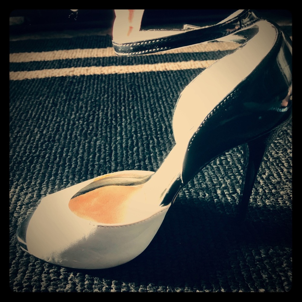 Sexy black & white ankle strap stiletto